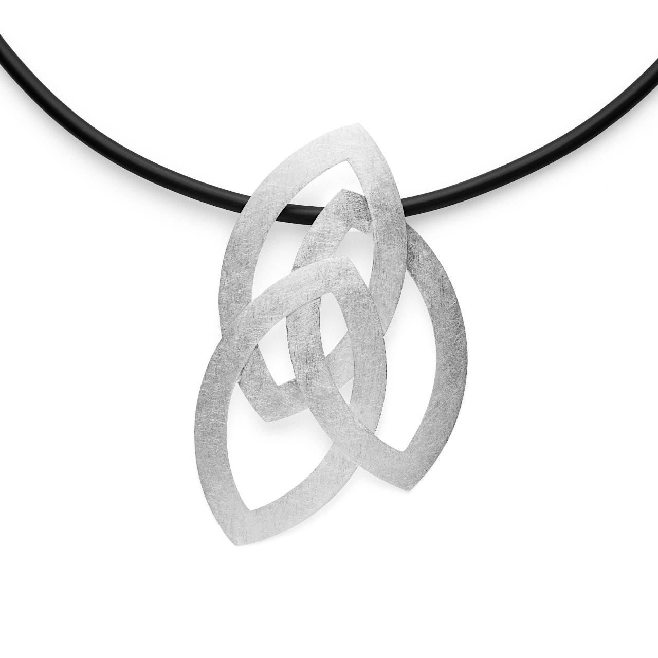 925/- pendant, rho. scratch